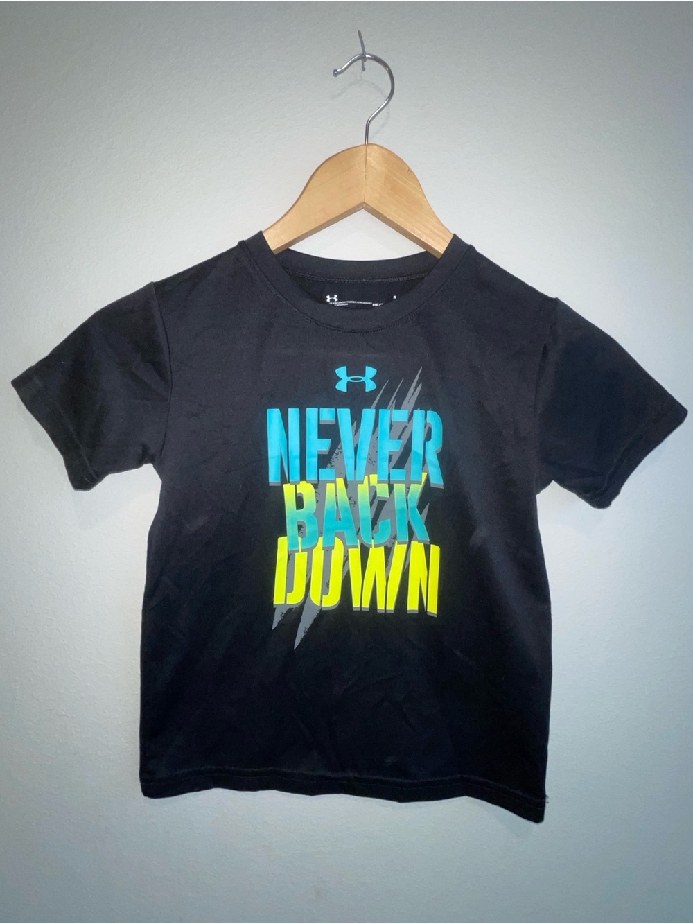 Under Armour Boys Never Back Down Graphic Tee Black Blue Yellow Shirt
5